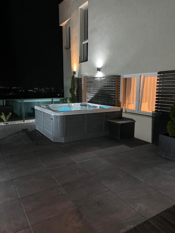 Апартаменты Gavas Jacuzzi & Panoramic View Клуж-Напока Экстерьер фото